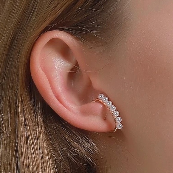 330 Faux Pearl Ear Cuff 19$